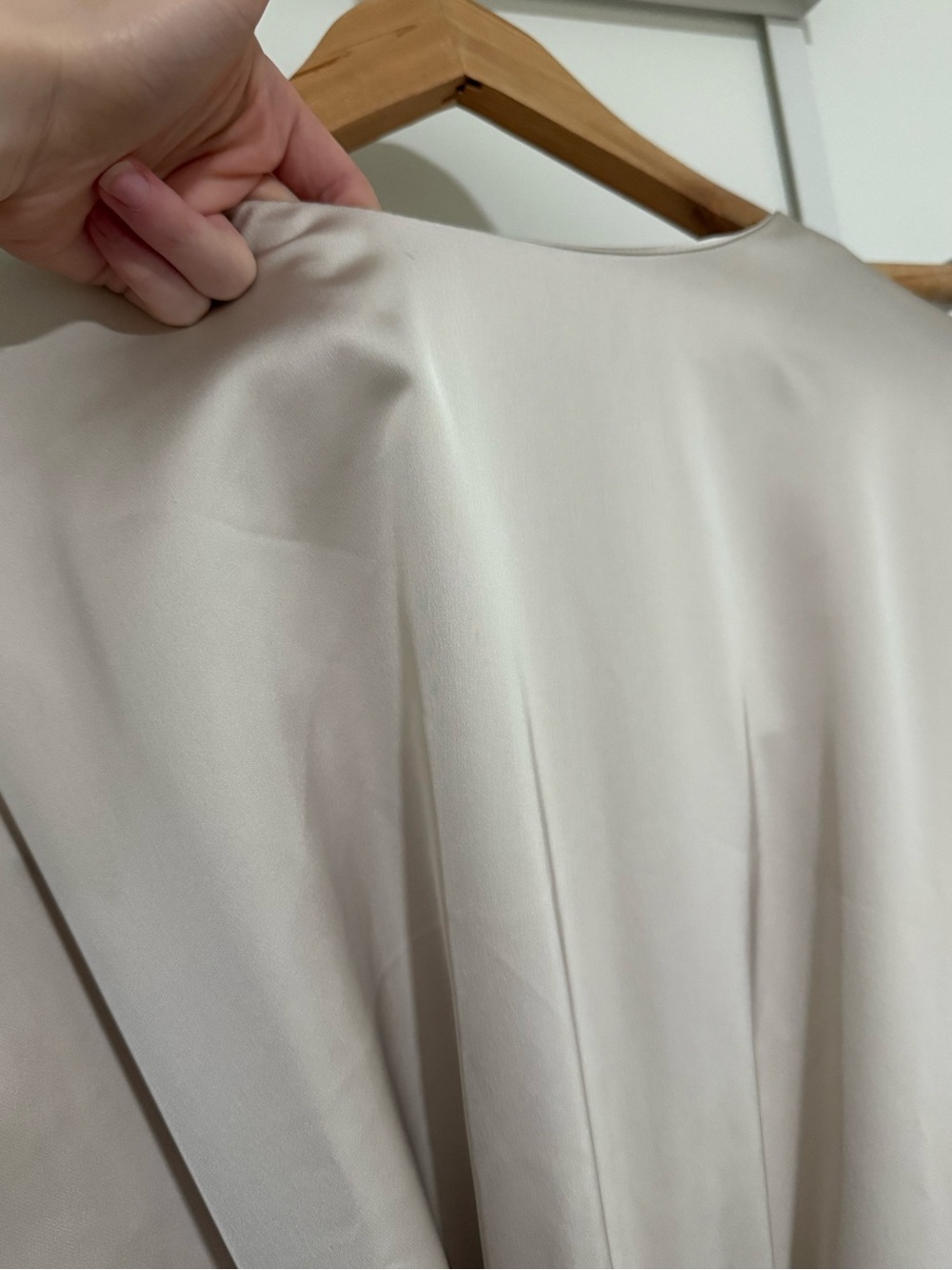 H&M Silky satin midi/maxi cream dress with balloon sleeves and waist tie - Picture 2 of 11